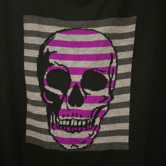 Torrid NWOT Skull Black, Purple and Gray Sweater - Size 1 - Picture 3 of 4